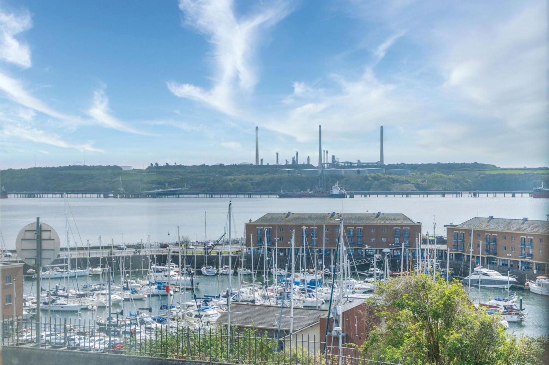 Harbour View - 2 Bedroom Apartment - Milford Haven Exterior photo