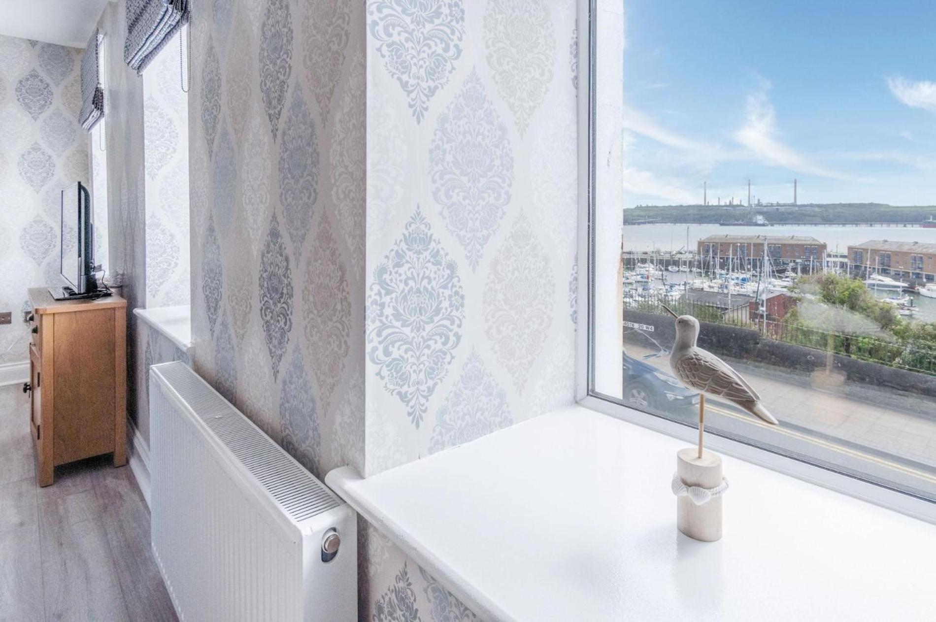 Harbour View - 2 Bedroom Apartment - Milford Haven Exterior photo
